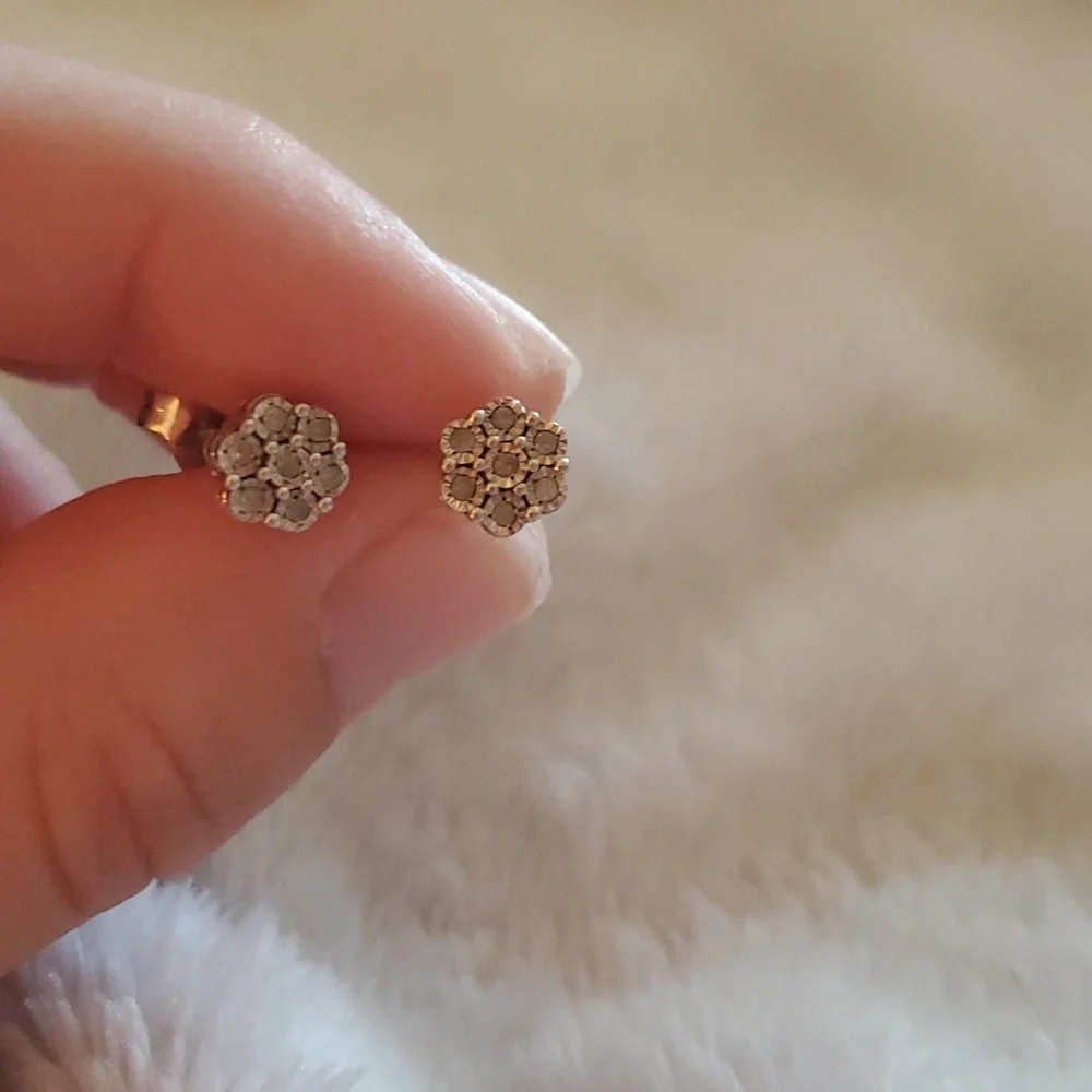 Real diamond flower cluster earrings - Picture 2 of 4